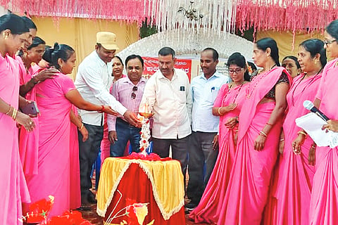 Let the government protect the welfare of Asha workers