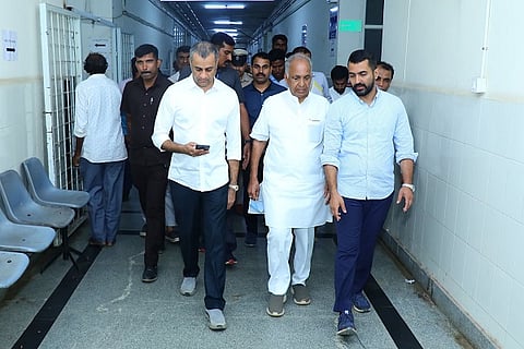 Minister's visit to District Hospital