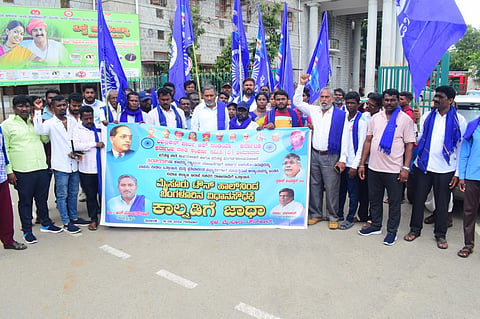Protest against state government Mandya