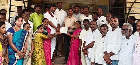 Separate appeal of teachers to Tehsildar, BEO