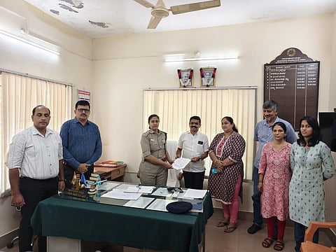 mng--9 Aug traffic manavi