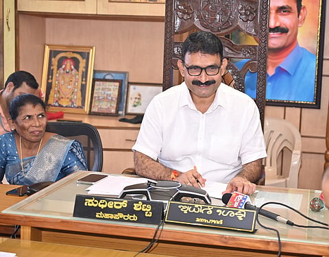 mng-aug30-phone in1