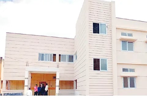moulana college