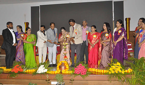 ಹಲವಾರು ಜವಾಬ್ದಾರಿ ನಿಭಾಯಿಸುತ್ತಾ ಜೀವನ ನಡೆಸಬೇಕು: ಡಾ. ಬಿ.ಕೆ. ಸೌಮ್ಯಮಣಿ