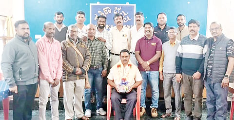 ಪತ್ರಿಕೆ, ವಿತರಕರು ಒಂದೇ ನಾಣ್ಯದ ಎರಡು ಮುಖಗಳಿದ್ದಂತೆ