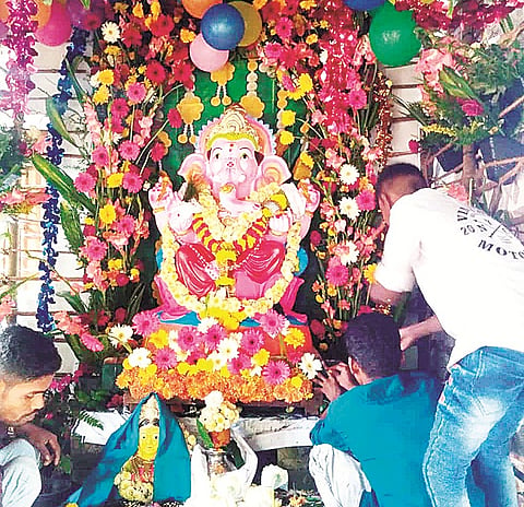 ಯಳಂದೂರು ತಾಲೂಕಿನ ಬಿಳಿಗಿರಿರಂಗನಬೆಟ್ಟದ ಹೊಸಪೋಡಿನಲ್ಲಿ ಬುಡಕಟ್ಟು ಸೋಲಿಗ ಸಮುದಾಯದವರು ಪ್ರತಿಷ್ಠಾಪಿಸಿರುವ ಗಣೇಶ ಮೂರ್ತಿ. 