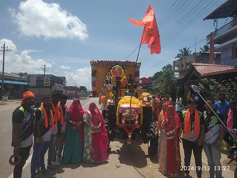 ಪ್ರತಿ ದಿನ ನೂರಾರು ಭಕ್ತರಿಗೆ ಪ್ರಸಾದ ವಿನಿಯೋಗ