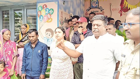 
ಬೆಳೆಗಾರರನ್ನು ಉದ್ದೇಶಿಸಿ ಮಾತನಾಡುತ್ತಿರುವ ಕೊಲ್ಲೀರ ಬೋಪಣ್ಣ.