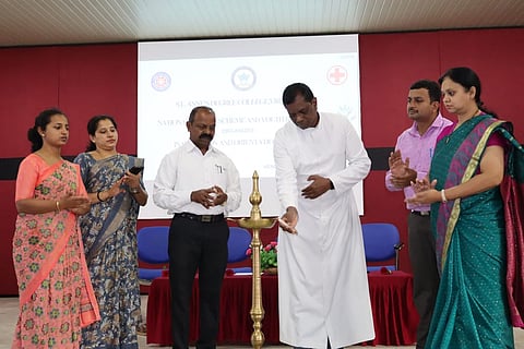 ಮಾನವೀಯ ಮೌಲ್ಯ ಬೆಳೆಸಿಕೊಳ್ಳಿ