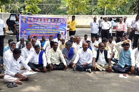 ಮುನಿರತ್ನರನ್ನು ಶಾಸಕ ಸ್ಥಾನದಿಂದ ಅನರ್ಹಗೊಳಿಸಿ: ಪ್ರತಿಭಟನೆ