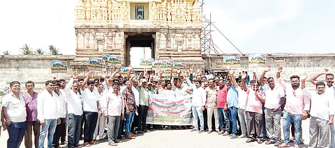 ಅಡ್ಡೆ ಹೊರಲು ಟೆಂಡರ್ ಹಿಂಪಡೆಯಲಿ