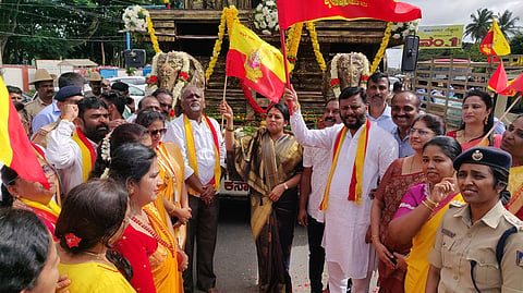 ನಗರದಲ್ಲಿ ಕನ್ನಡ ಜ್ಯೋತಿ ರಥ ಯಾತ್ರೆಗೆ ಭವ್ಯ ಸ್ವಾಗತ