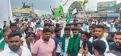 ಮೆರವಣಿಗೆಯಲ್ಲಿ ಸಂಸದ ಮತ್ತು ಶಾಸಕರ ಭರ್ಜರಿ ಸ್ಟೆಪ್