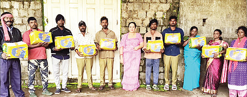 ಪೌರ ಕಾರ್ಮಿಕರಿಗೆ ಕೈಲ್ ಪೊಳ್ದ್ ಕಿಟ್ ವಿತರಣೆ