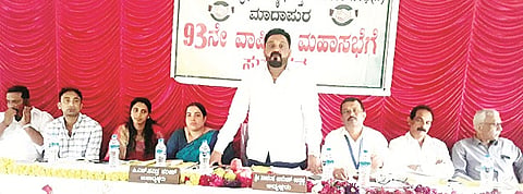 ಮಾದಾಪುರ ಪ್ರಾಥಮಿಕ ಕೃಷಿ ಪತ್ತಿನ ಸಹಕಾರ ಸಂಘದ ವಾರ್ಷಿಕ ಮಹಾಸಭೆಯಲ್ಲಿ ಅಧ್ಯಕ್ಷ ನಾಪಂಡ ಉಮೇಶ್ ಉತ್ತಪ್ಪ ಮಾತನಾಡಿದರು.
