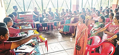 ಮಂಜುನಾಥಯ್ಯ ಮೀನಾಕ್ಷಮ್ಮ ಕಲ್ಯಾಣ ಮಂಟಪದಲ್ಲಿ ಆಯೋಜಿಸಿದ್ದ ಕಾರ್ಯಕ್ರಮದಲ್ಲಿ ಸ್ವಚ್ಛತಾ ಅಭಿಯಾನದ ಪ್ರತಿಜ್ಞಾವಿಧಿ ಬೋಧಿಸಲಾಯಿತು.