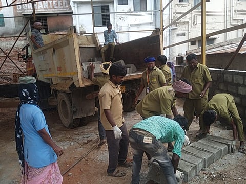 koppal cmc shed removing officers illegal construction