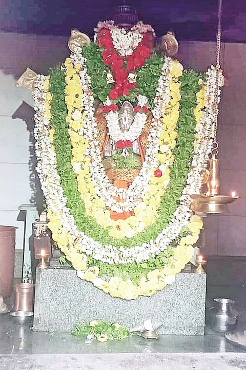 ಶ್ರೀ ವೆಂಕಟೇಶ್ವರನನ್ನು ವಿಶೇಷವಾಗಿ ಅಲಂಕರಿಸಿರುವುದು.