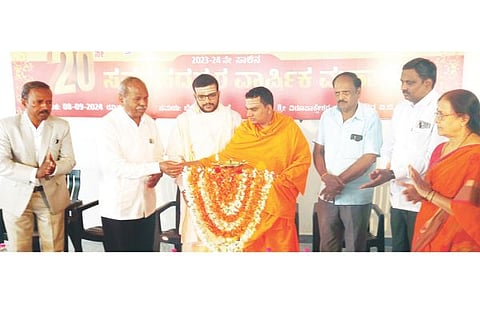 8 MANVI 01