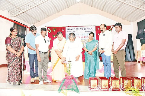 ಪೊನ್ನಂಪೇಟೆಯ ಸಂತ ಅಂತೋಣಿ ಪ್ರಾಥಮಿಕ ಶಾಲೆಯಲ್ಲಿ ಆಯೋಜಿಸಿದ್ದ ಕಾರ್ಯಕ್ರಮವನ್ನು ಗಣ್ಯರು ಉದ್ಘಾಟಿಸಿದರು.