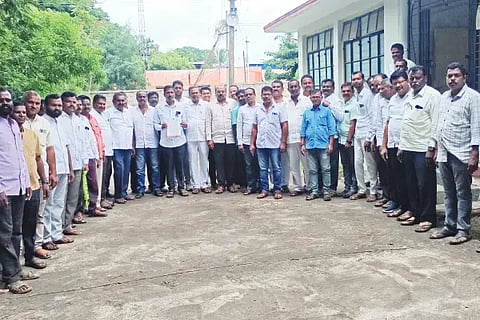 Expulsion of four municipal councilors and three leaders