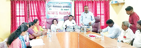 ಗ್ರಾಮಸ್ಥರು ಕಾಮಗಾರಿ ಪರಿಶೀಲಿಸಲಿ
