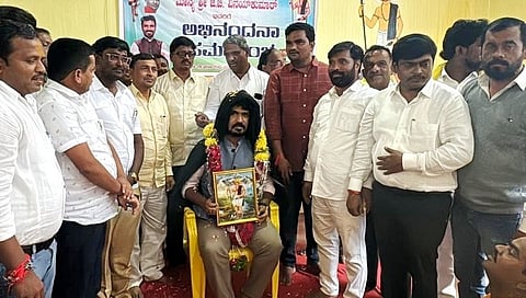 Jilla Gond Vidyarthi Sang Vinaykumar sanman