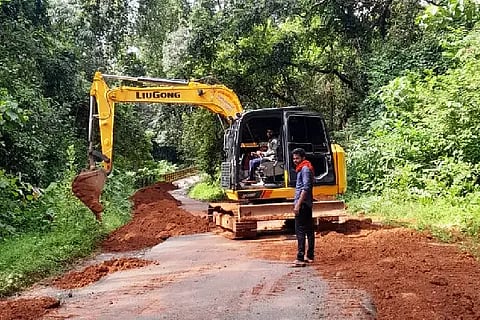 Kdb_Road-repair