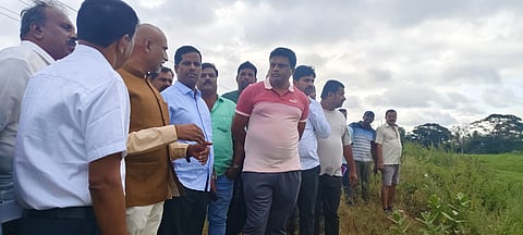MLA Ravikumar inspected the lake Mandya