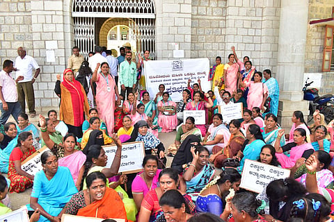 Mahilodaya Womens Union protest Mandya