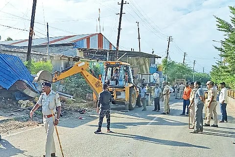 Muddebihal, Encroachment, Police, Municipal Council, Mahiboba Golsangi,