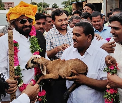 Narasappa B. Janaknoor Sanman To Eshwar Khandre