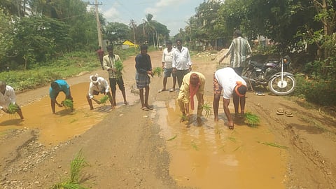 Road problem in Mahadevpura village Mandya