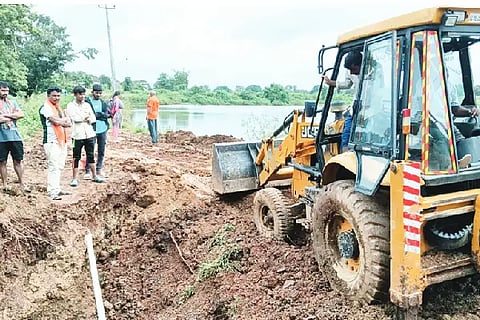Sangameshwara lake dam breaks and water flows