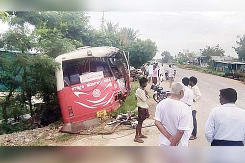 Sindhanour bus accident1