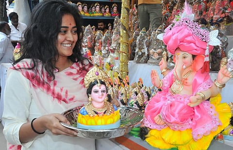 Sudhee_06_Gowri_Ganesha_Sales_@_VV_Puram (3)