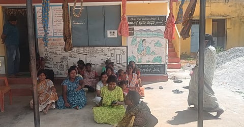 Womens protest in Hollu village Mandya