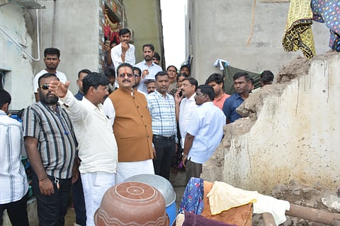 YATNAL VISIT FLOOD AREA