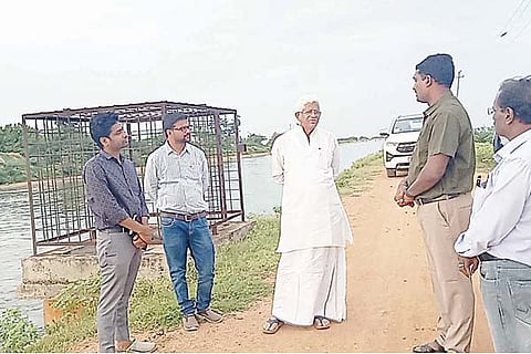 sindhanour MLA Hampanagowda Batherli visit to canal