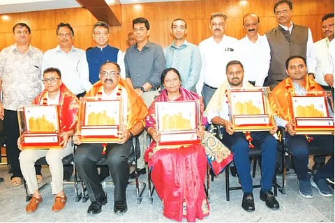 sir m v prize