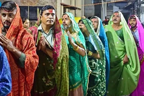 men weara saree