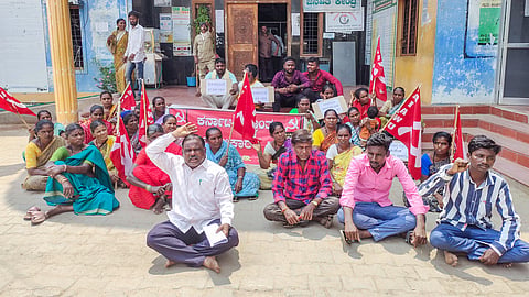 protest in koppal house less people cmc