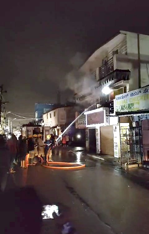 ಶಾರ್ಟ್ ಸರ್ಕ್ಯೂಟ್: ಮನೆಗೆ ಬೆಂಕಿ