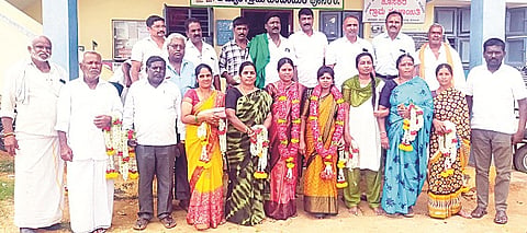 ಹೊಸಕೆರೆ ಗ್ರಾಮ ಪಂಚಾಯಿತಿ ಅಧ್ಯಕ್ಷರಾಗಿ ಶ್ರುತಿ ರವಿ ಅವಿರೋಧವಾಗಿ ಆಯ್ಕೆಯಾದರು. ದಯಾನಂದ್,  ರಘುನಂದನ್ , ವೆಂಕಟೇಶ್, ಮಹಾದೇವ ಇದ್ದರು.