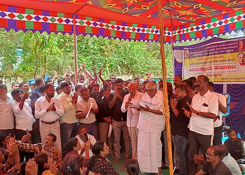 ನಗರದ ಜಿಪಂ ಎದುರು ಪಿಡಿಒಗಳ ಧರಣಿ ಶಾಸಕರ ಬೆಂಬಲ