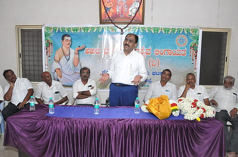 ಆದರ್ಶ ಸಮಾಜ ಕಟ್ಟಲು ಶ್ರಮಿಸಬೇಕು