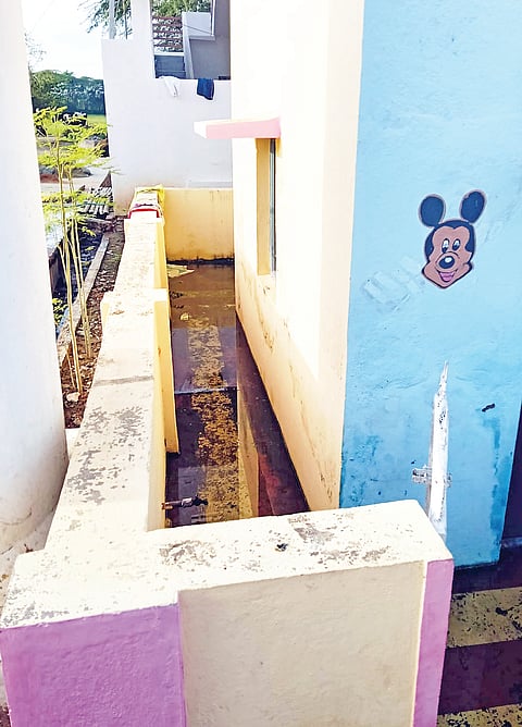 ಅಂಗನವಾಡಿ ಸುತ್ತಲೂ ಚರಂಡಿ ನೀರು ಸಂಗ್ರಹ