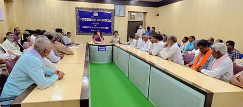 ಹಾಸನಾಂಬ ಜಾತ್ರಾ ಮಹೋತ್ಸವ: ವಿವಿಧ ಅರ್ಚಕರೊಂದಿಗೆ ಸಭೆ