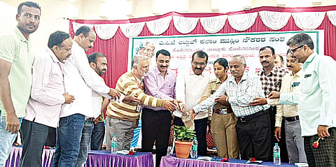 ಅಬ್ದುಲ್ ಕಲಾಂ ಜೀವನ ಮೌಲ್ಯ ಅಳವಡಿಸಿಕೊಳ್ಳಿ