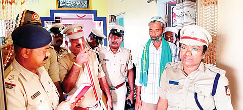 ಮುಸ್ಲಿಂ ಧರ್ಮಗುರು ಮನೆಗೆ ಎಸ್ಪಿ ಭೇಟಿ